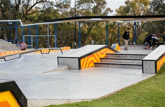 由国外滑板设计师设计建造的澳大利亚滑板公园实景图