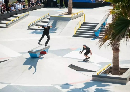 多地公园滑板城市兴起滑板公园热
