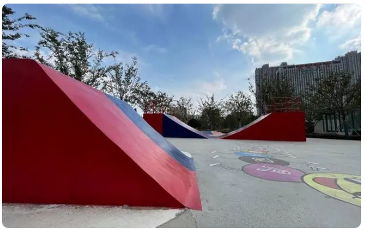 滑板场地因设计建设施工不专业_一滑板场受到闲置！
